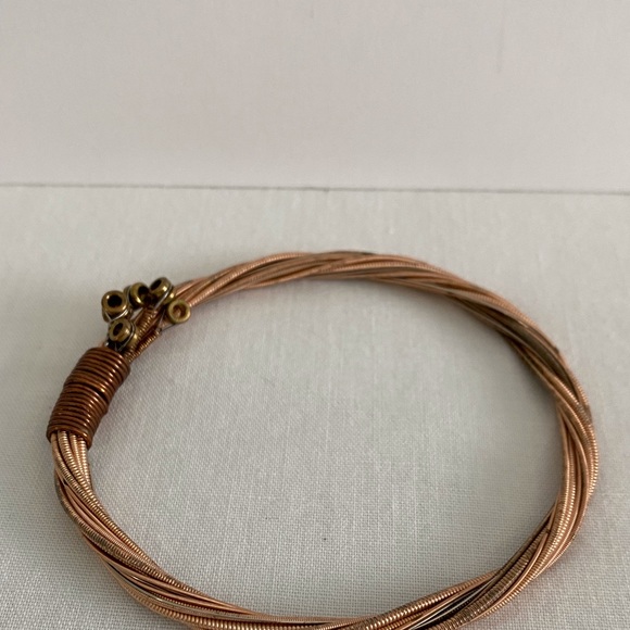 Recycled guitar strings large bangle bracelet - Picture 5 of 8